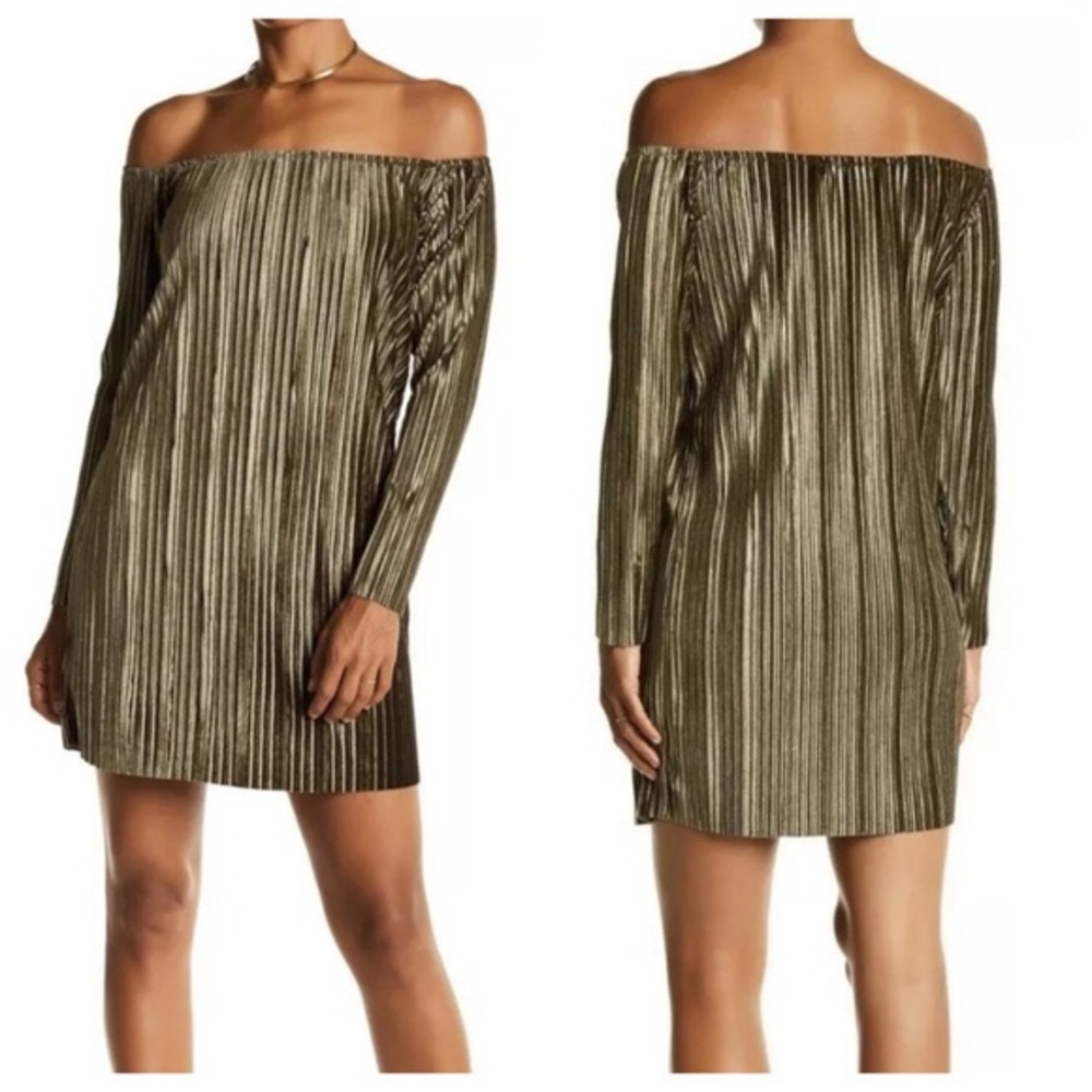 Romeo & Juliet Couture off shoulder velvet mini